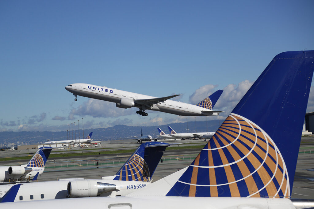 united-airlines-to-introduce-starlink-wi-fi-by-spring-2025