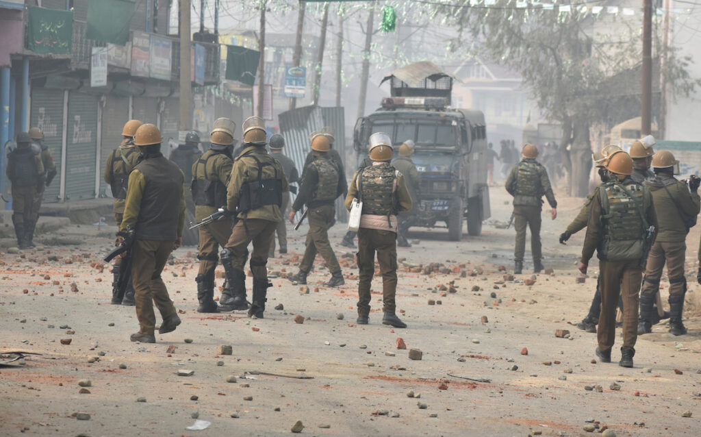 Gunmen-Target-Tourists-in-Kashmir-Dozens-Killed-or-Hurt