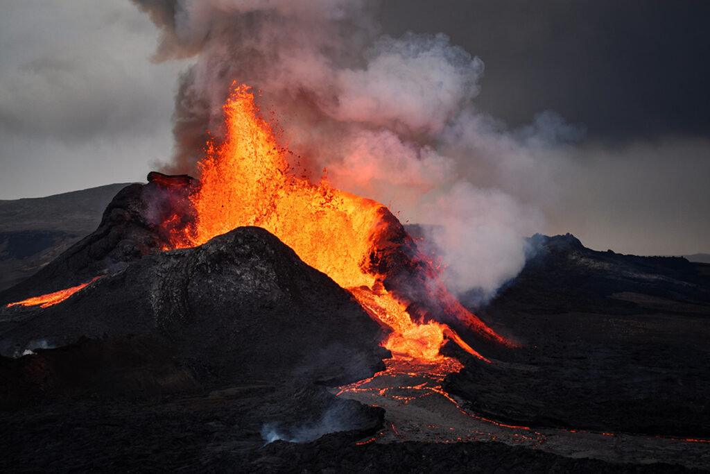 volcanic-eruption-forces-evacuation-near-icelandic-town