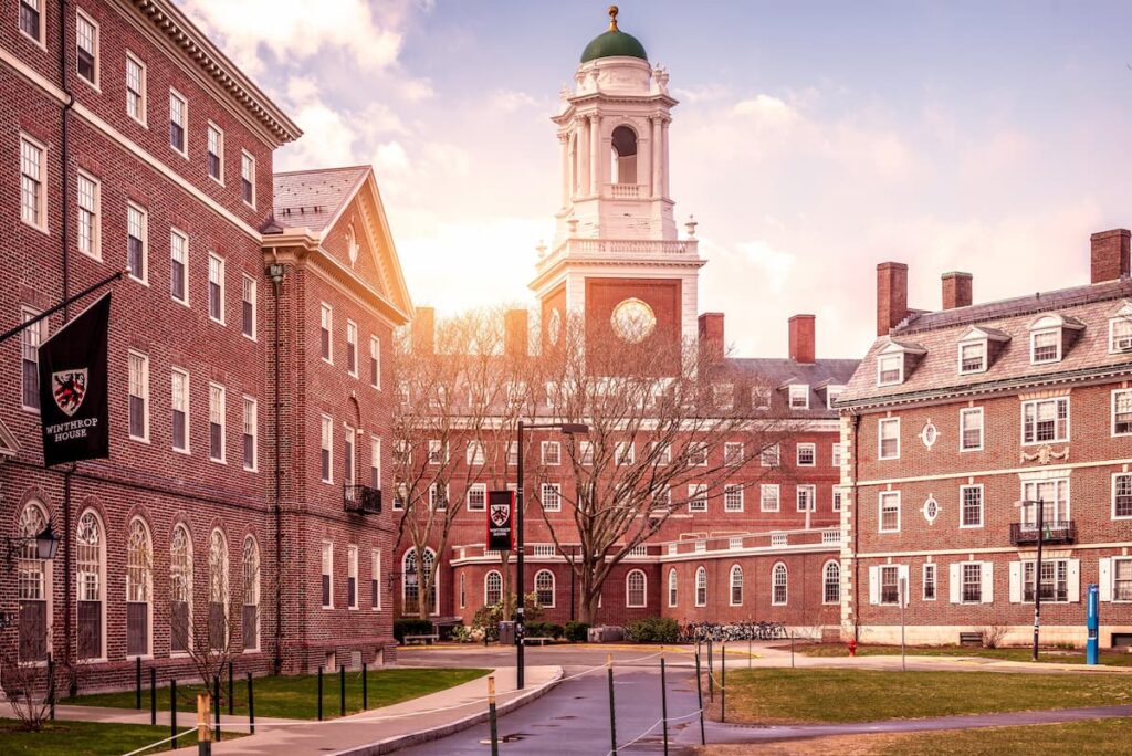 US-Halts-Student-Visas-and-Increases-Social-Media-Scrutiny