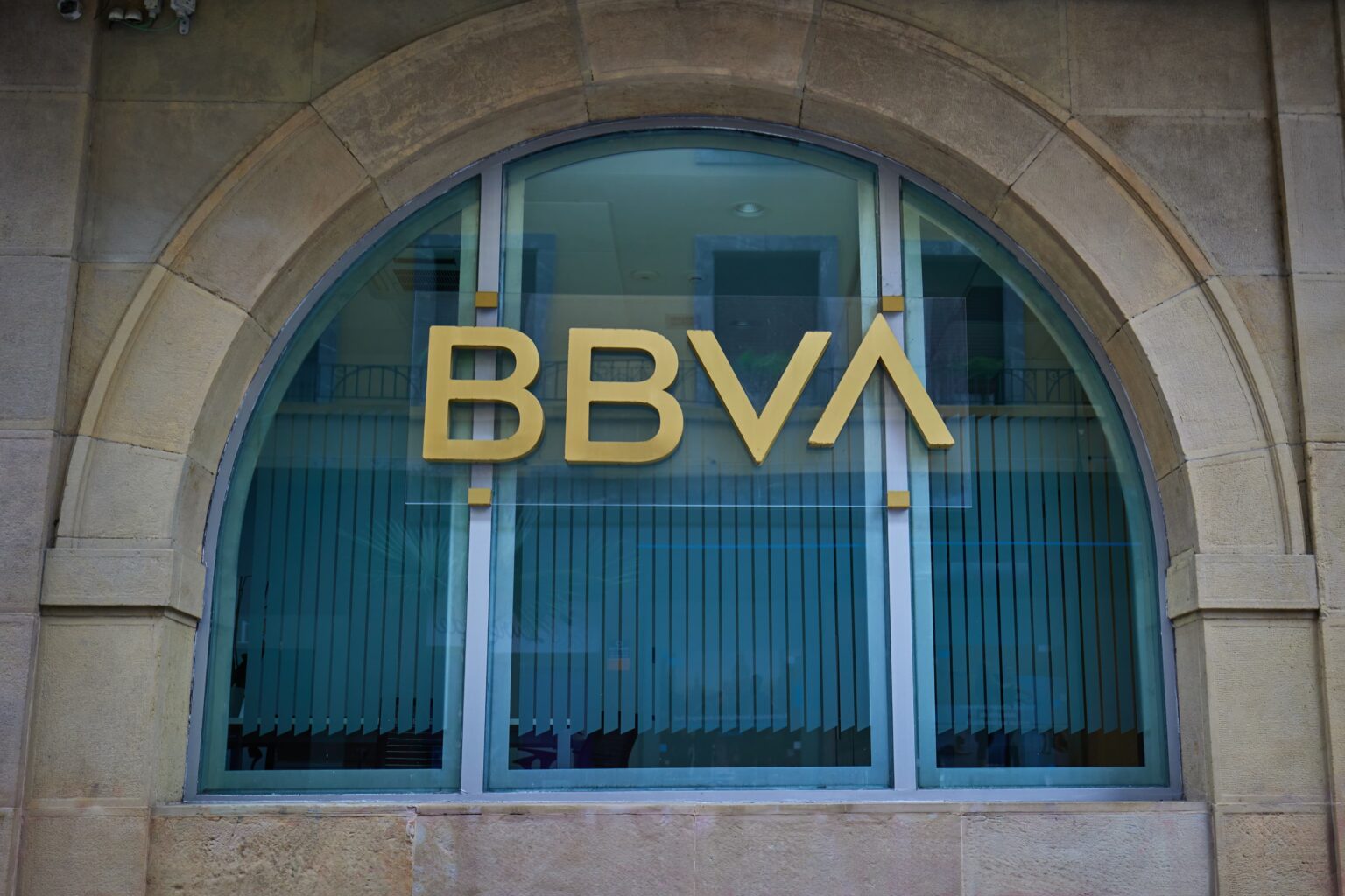 BBVA-Weighs-Sabadell-Bid-After-Spain-Imposes-Strict-Conditions