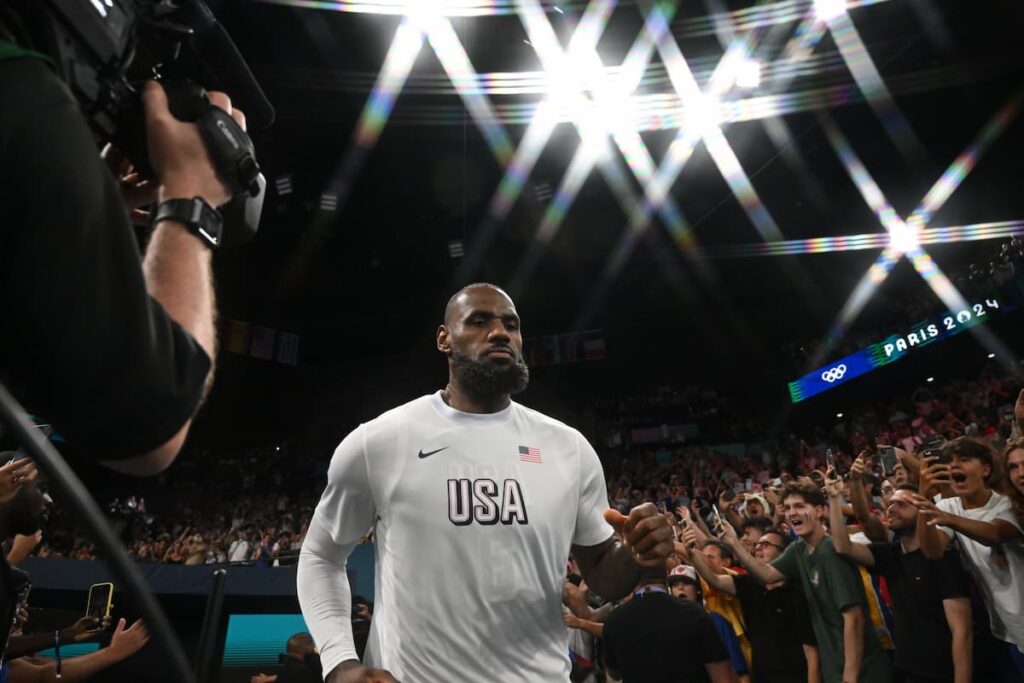 LeBron-James-Opts-In-with-Lakers-But-Future-Still-Unclear