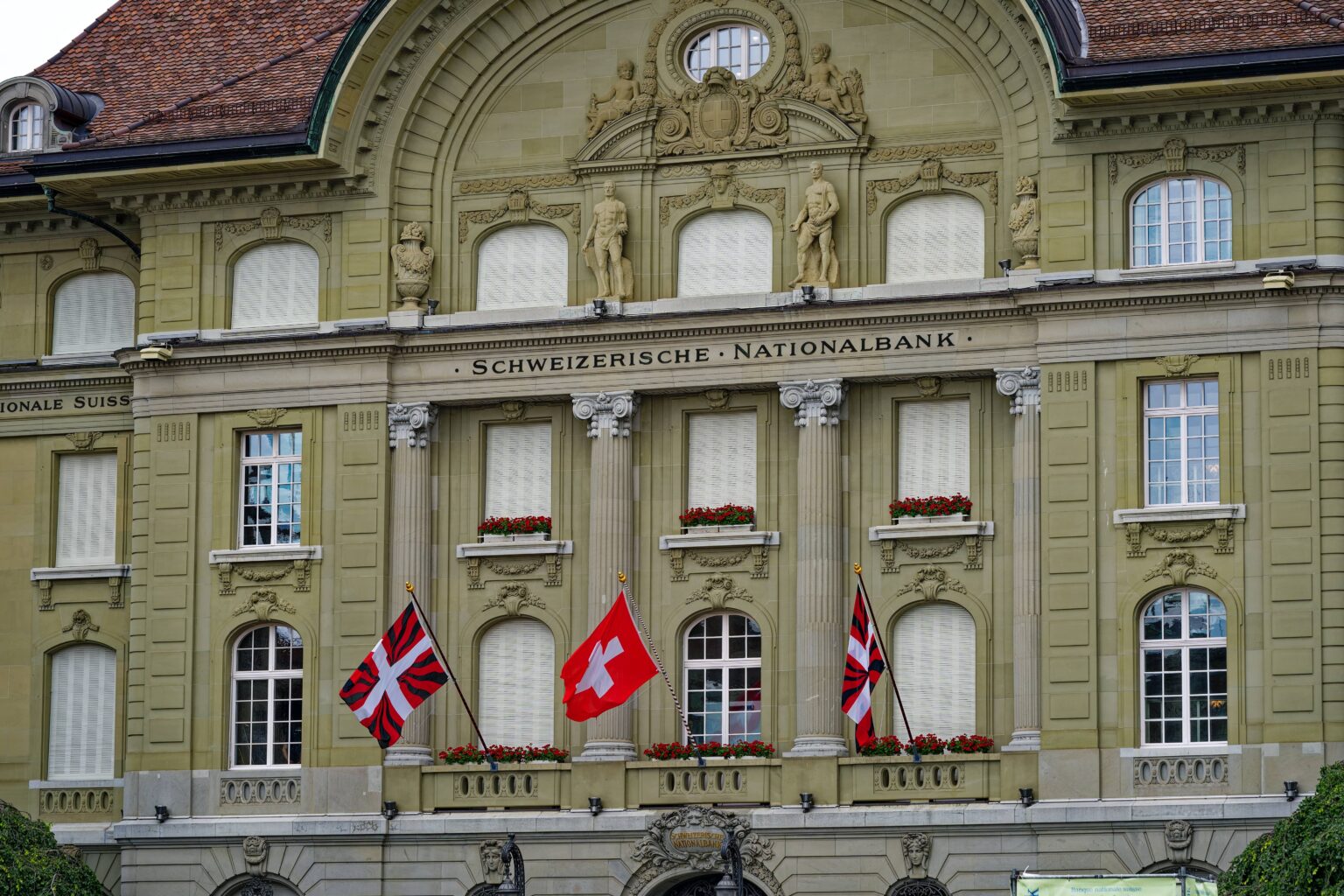 SNB-Cuts-Key-Rate-To-Zero-Amid-Deflation-And-Franc-Surge