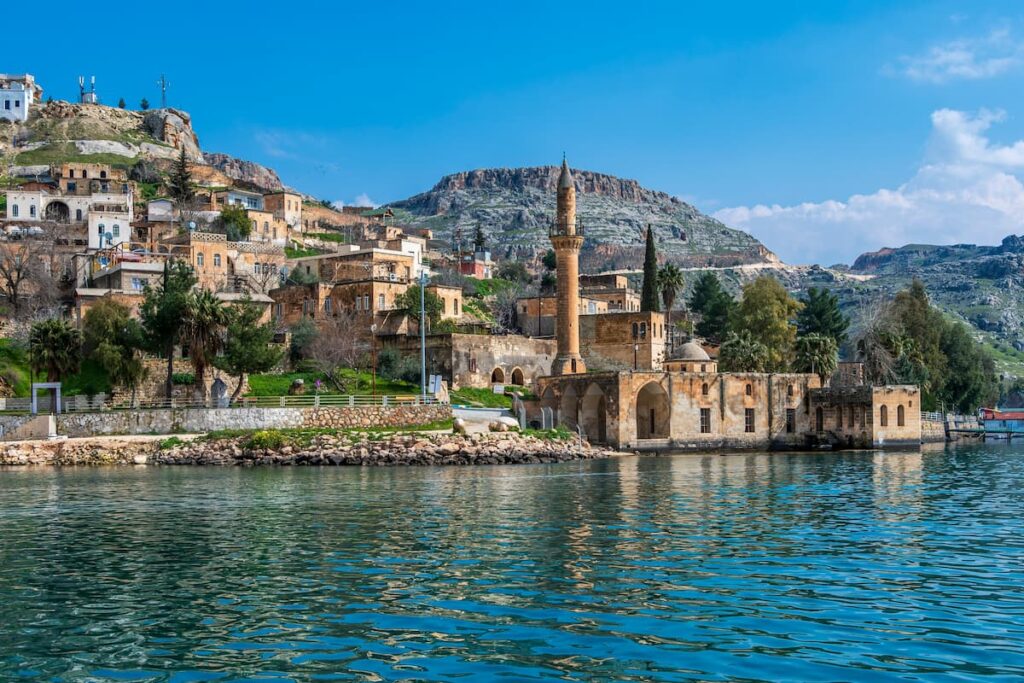 Halfeti-The-Sunken-Turkish-City-of-Black-Roses
