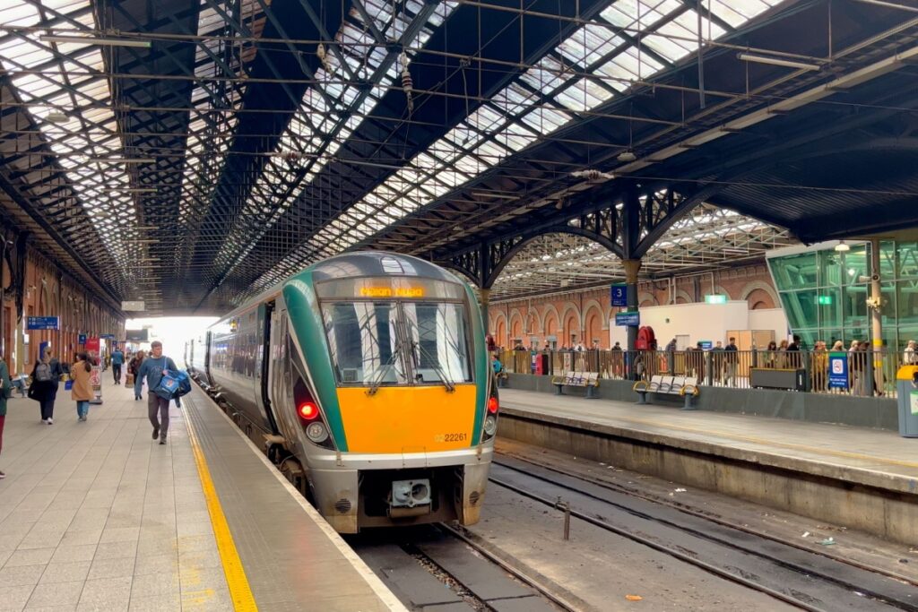 Passengers-Could-Be-Fined-for-Playing-Loud-Music-on-UK-Transit