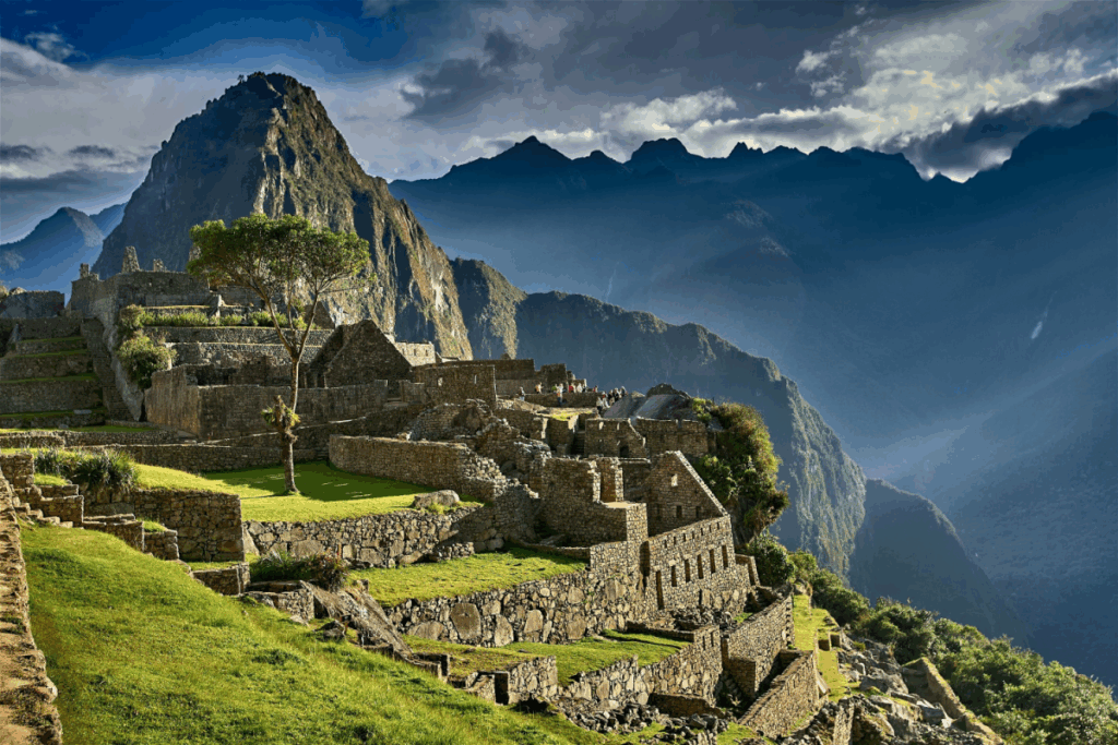 Protests-Leave-900-Tourists-Stranded-at-Machu-Picchu