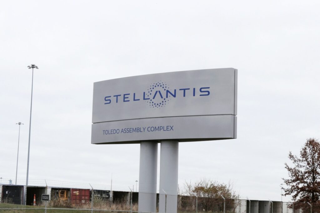 Canada-–-U.S.-Strains-Over-Stellantis-Jeep-Move