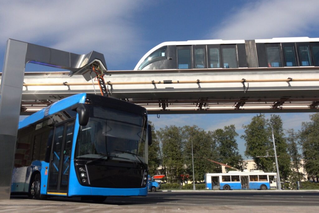 Ground Travel Rises as Air Disruptions Hit Holidays Ground-Travel-Rises-as-Air-Disruptions-Hit-Holidays