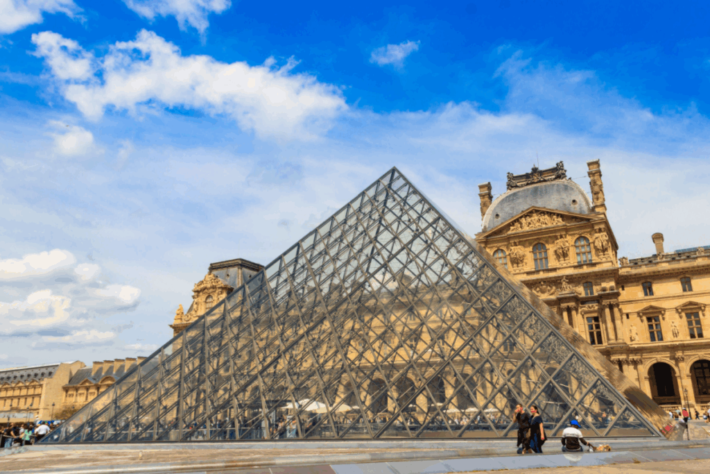 Louvre Shuts Gallery Amid Safety and Security Concerns Louvre-Shuts-Gallery-Amid-Safety-and-Security-Concerns