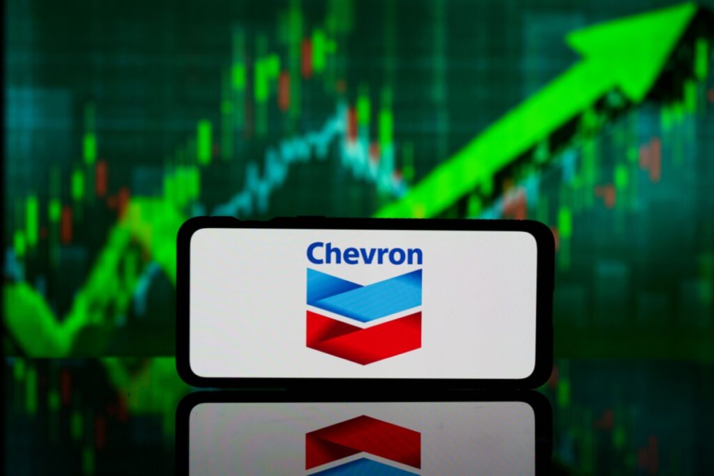 Oil-Shares-Jump-After-Trump-Targets-Venezuela-Oil