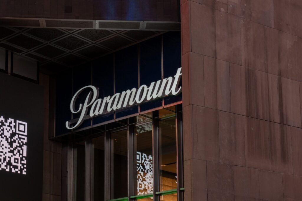 Warner Rejects Paramount Bid, Backs Netflix Plan Warner-Rejects-Paramount-Bid-Backs-Netflix-Plan