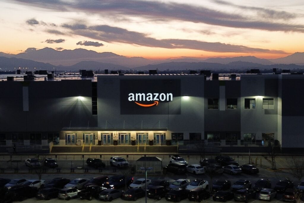 Amazon-Tops-Forecasts-but-200B-Capex-Raises-Alarm
