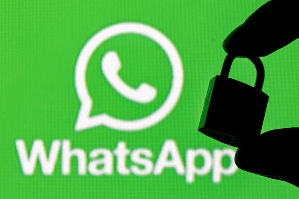 Russia-Tightens-Grip-as-WhatsApp-Faces-Block