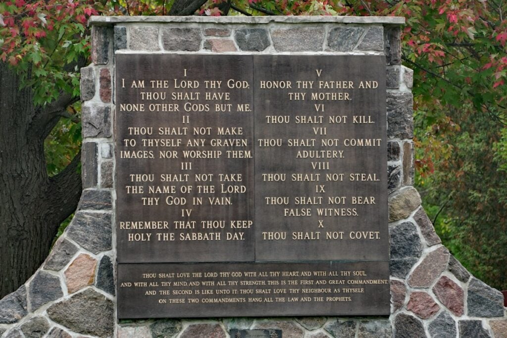 Judge-Blocks-Ten-Commandments-School-Law