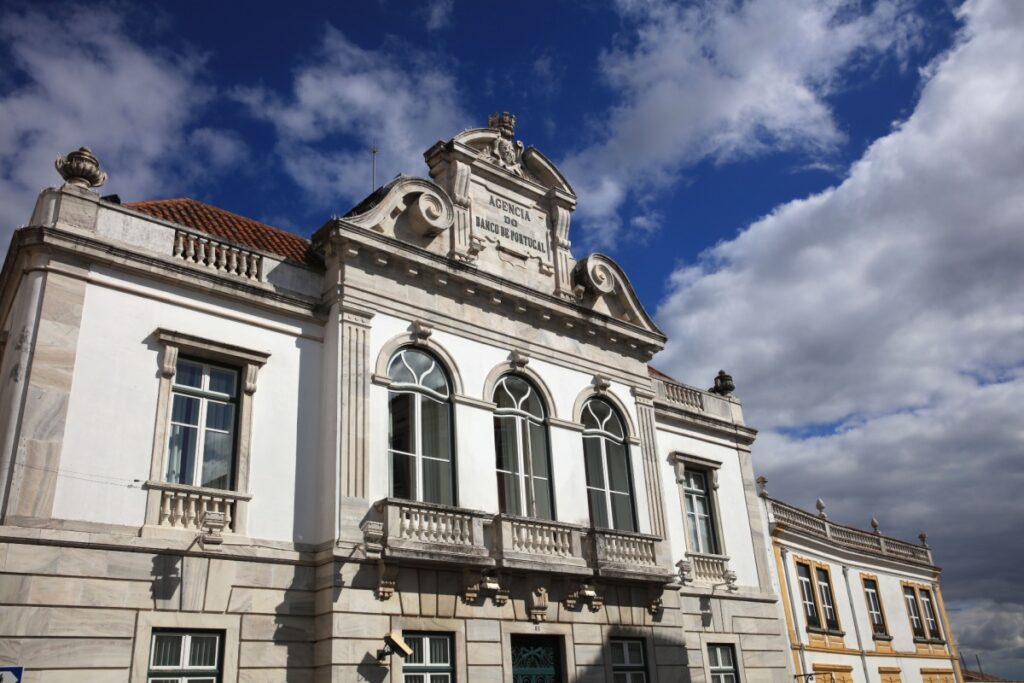 Bank-Of-Portugal-Chief-Sells-Shares-After-ECB-Review