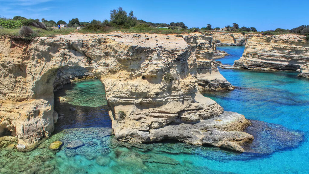 Italys-Lovers-Arch-Collapse-Shakes-Salento-Coastline